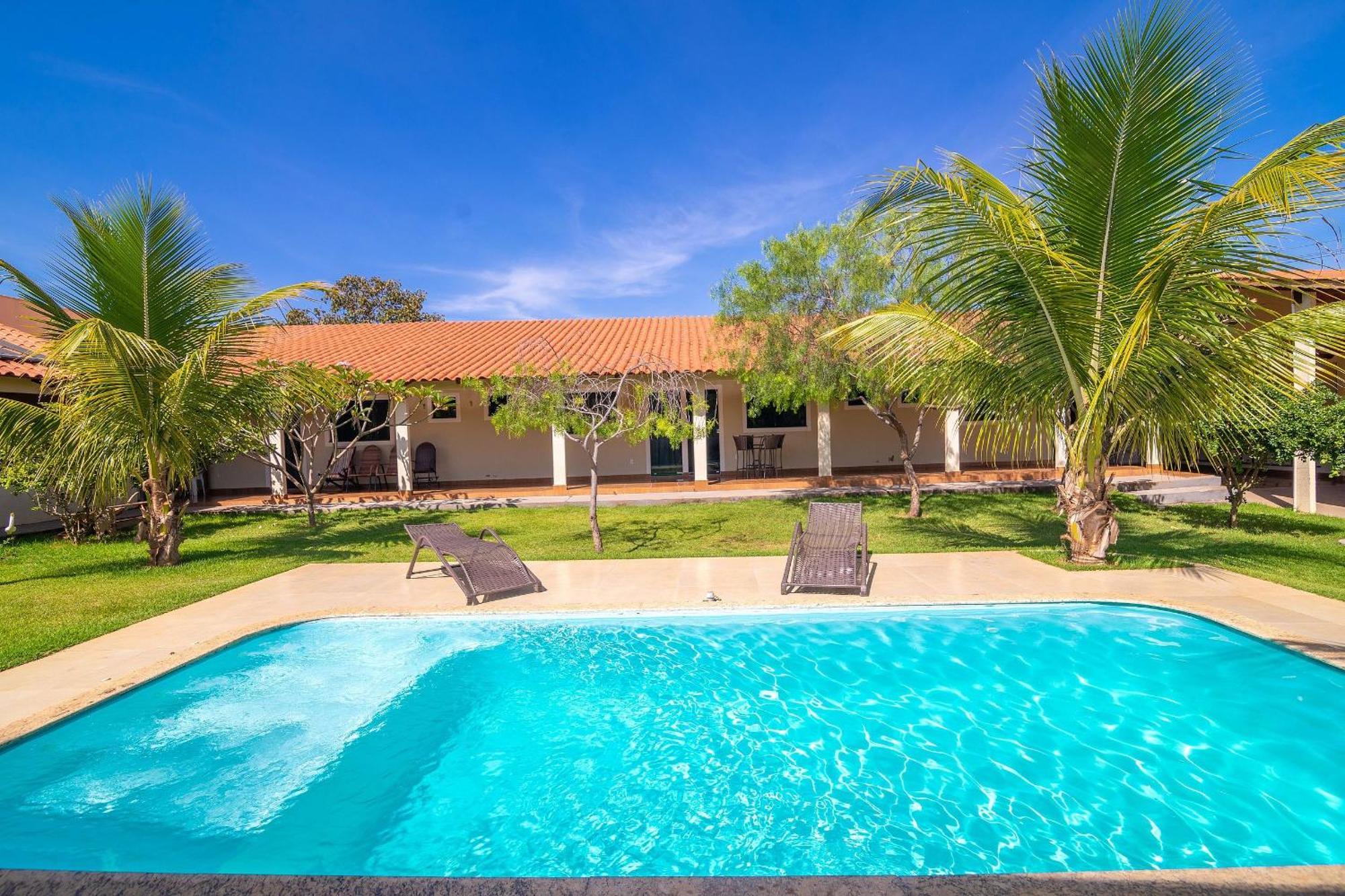 Casa Com Amplo Espaco Verde, 4 E Piscina *