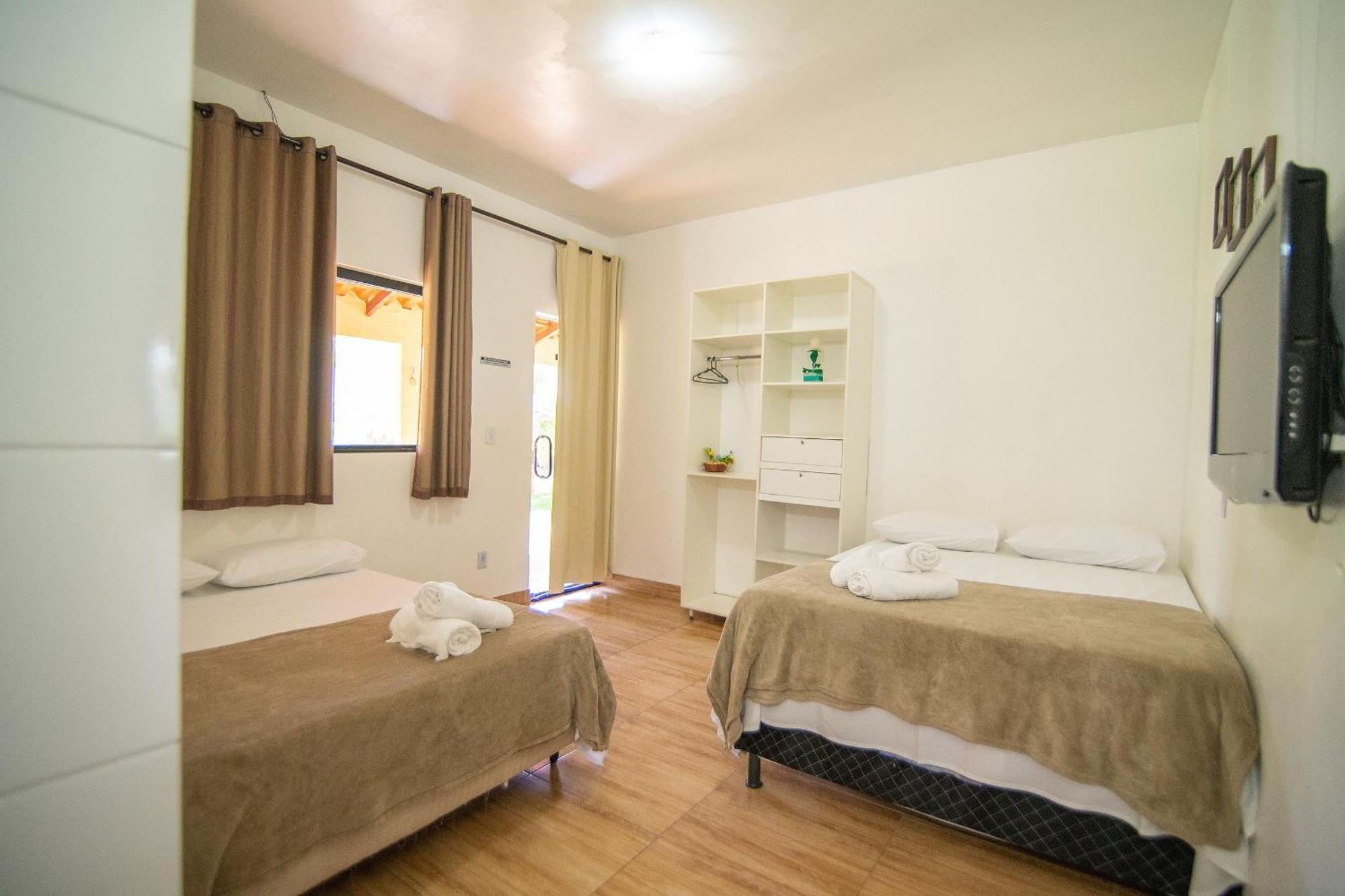 Pousada Casa Com Amplo Espaco Verde, 4 E Piscina Caldas Novas