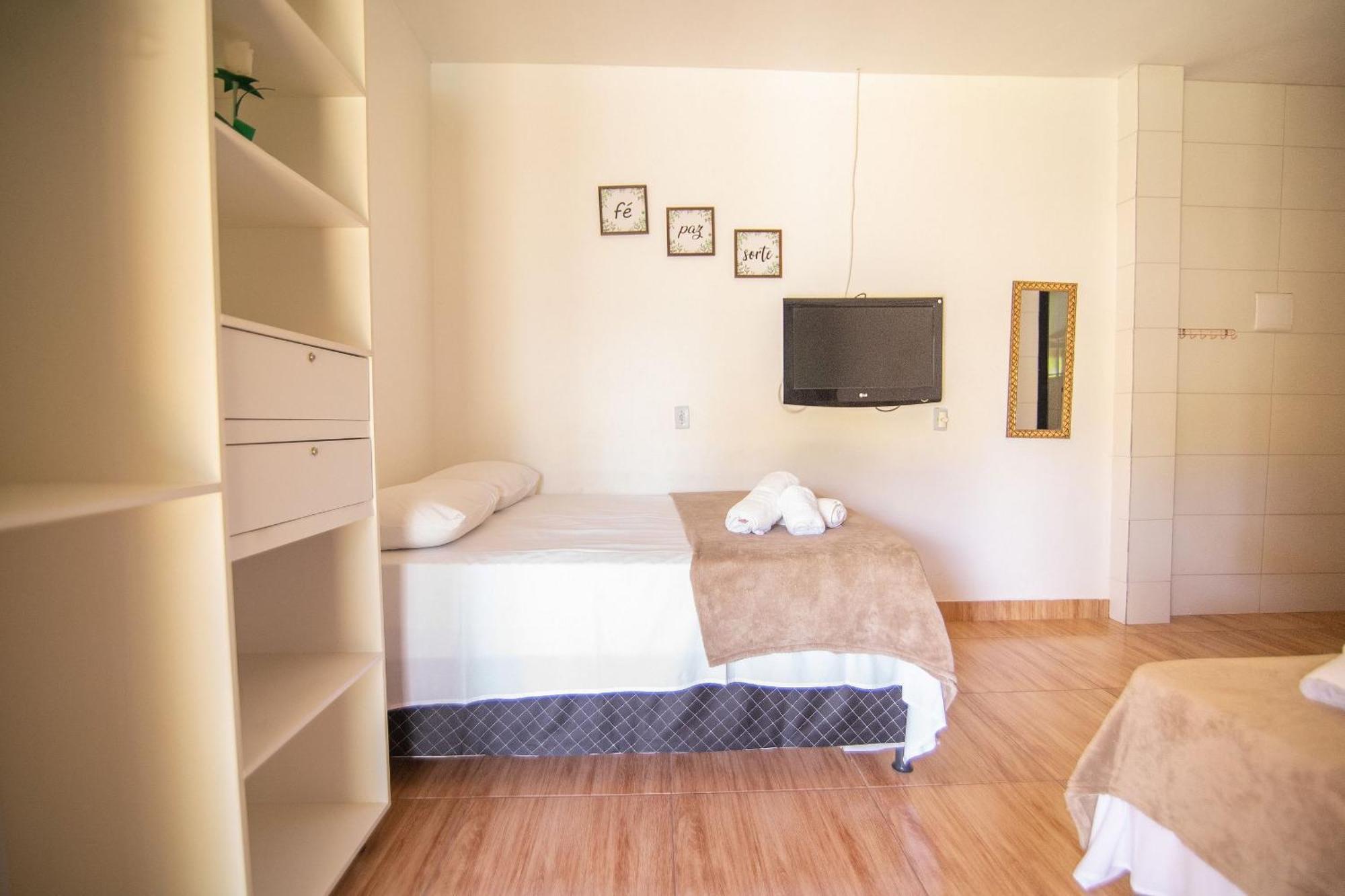 Pousada Casa Com Amplo Espaco Verde, 4 E Piscina Caldas Novas