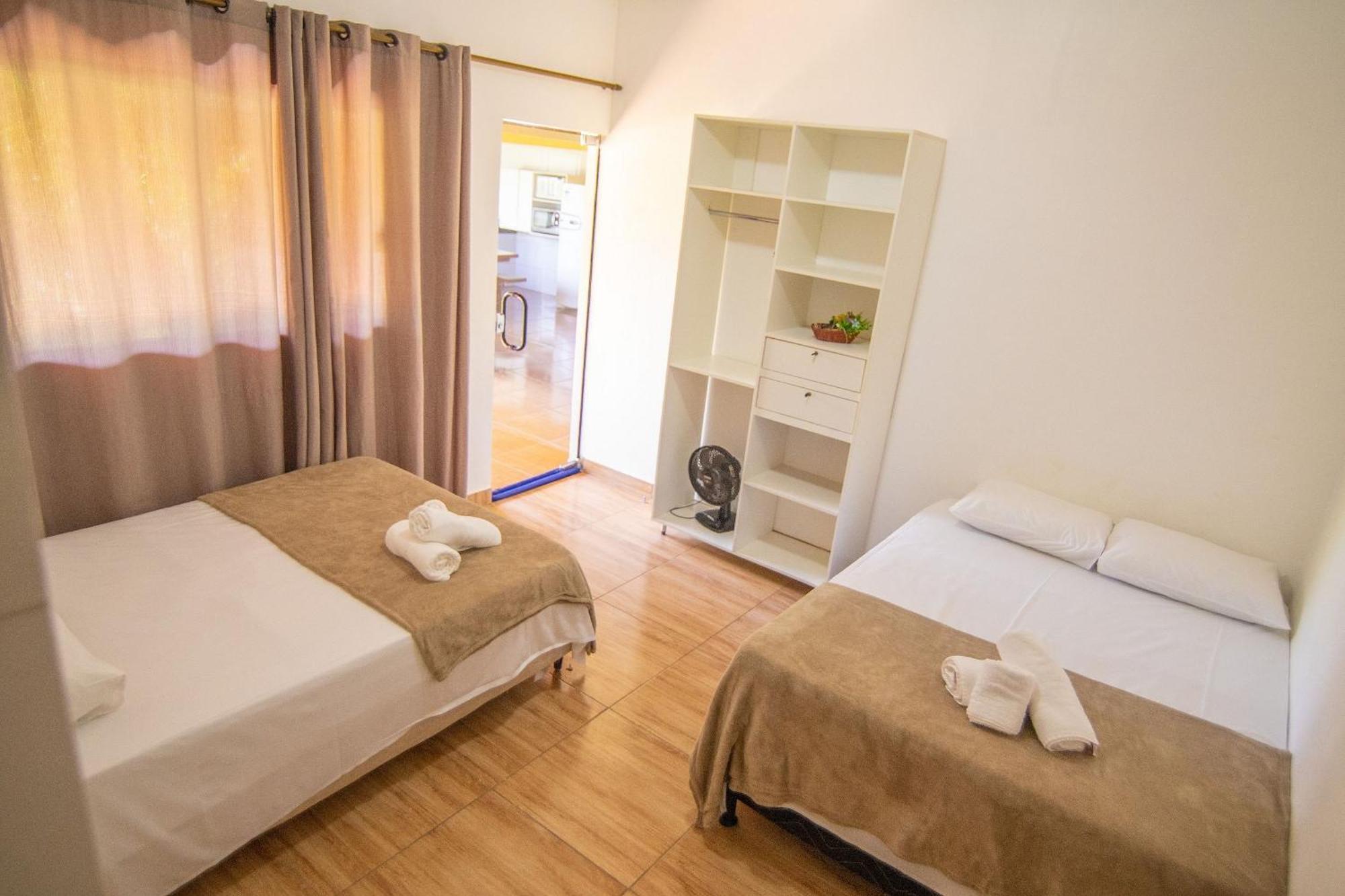 Casa Com Amplo Espaco Verde, 4 E Piscina Pousada Caldas Novas