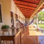 Casa Com Amplo Espaco Verde, 4 Suites E Piscina