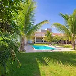 Casa Com Amplo Espaco Verde, 4 Suites E Piscina