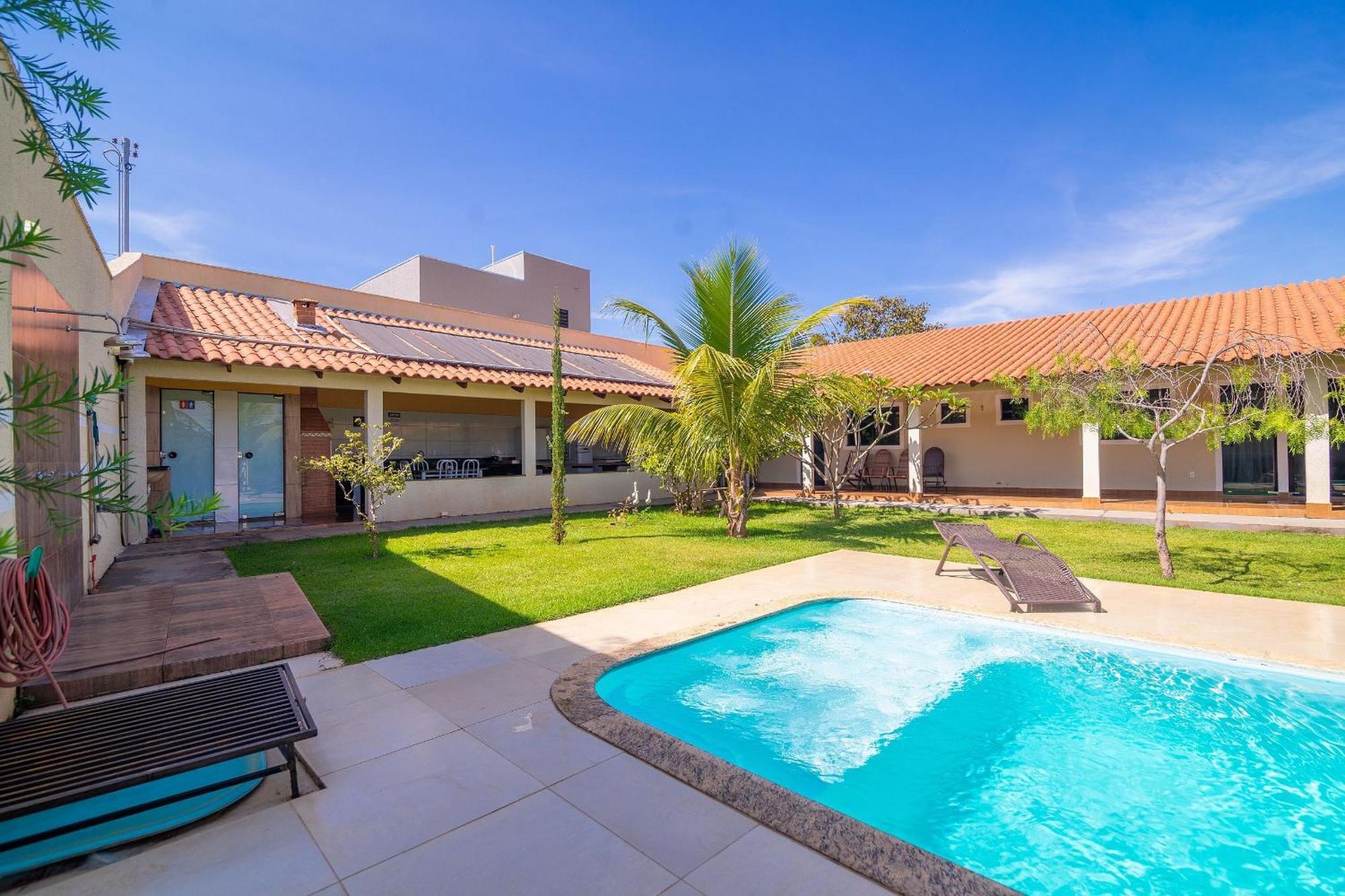 Casa Com Amplo Espaco Verde, 4 E Piscina Villa